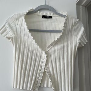Ribbed frilly button crop top